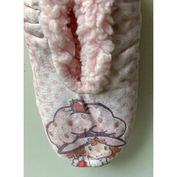 Fuzzy Babba Strawberry Shortcake Non Slip Slipper Socks Women’s Sz S/M 5.5-7.5 - Picture 7 of 14